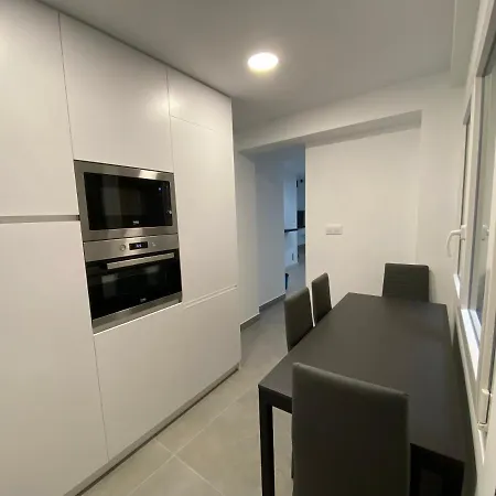 Apartamento En Avenida De Finisterre ア・コルーニャ